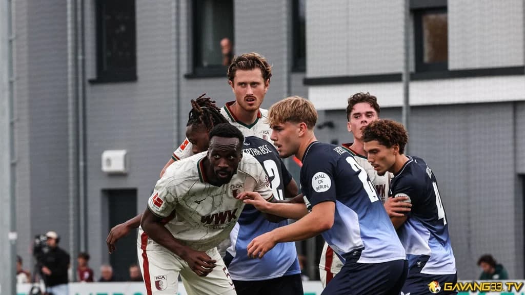 Cầu thủ FC Augsburg trong ảnh tư liệu